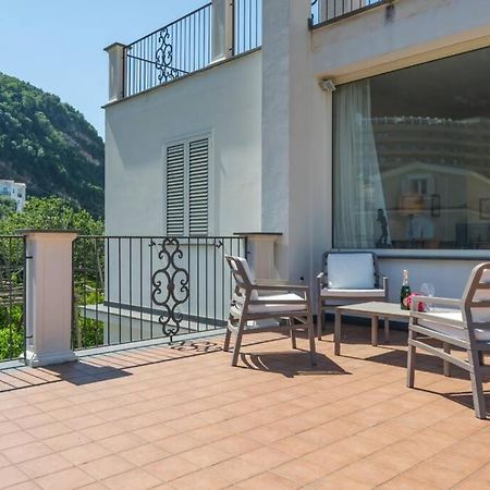 Casa Gege', For Up To 5 Guests, Shared Pool, Sorrento Center Lejlighed Eksteriør billede