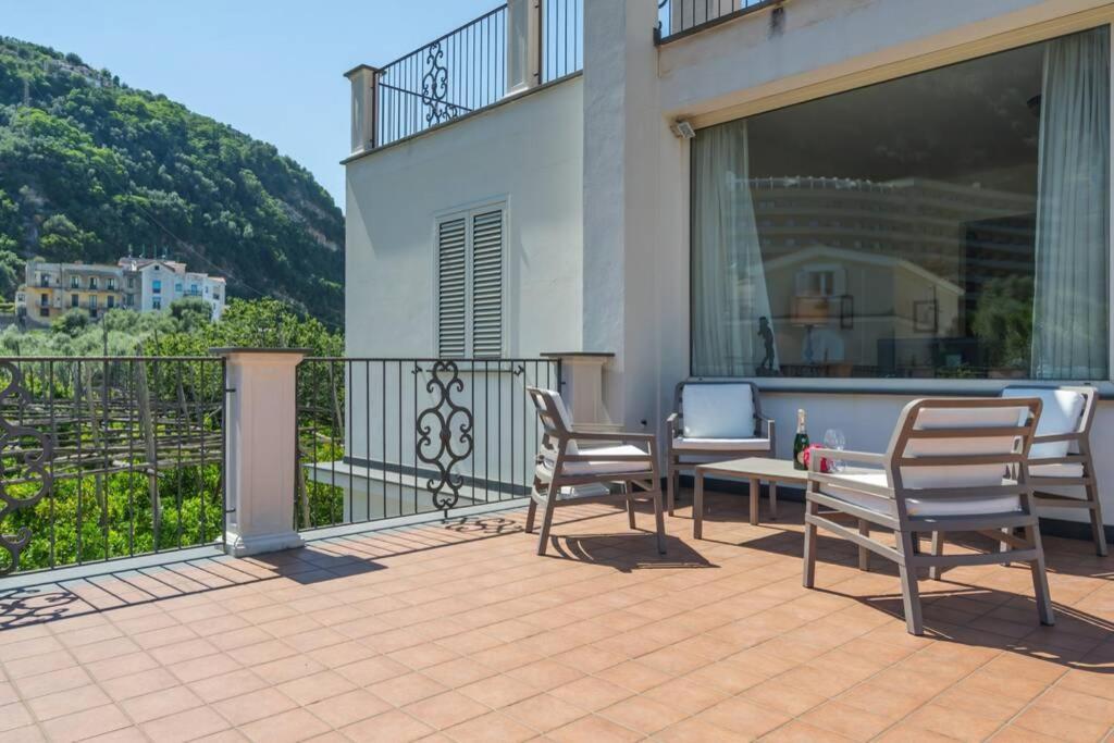 Casa Gege', For Up To 5 Guests, Shared Pool, Sorrento Center Lejlighed Eksteriør billede
